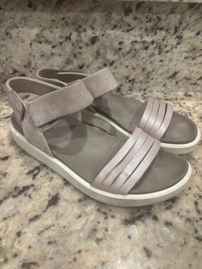Ecco Flowt leather Sandals in Light gray and Brown and White women’s size 8